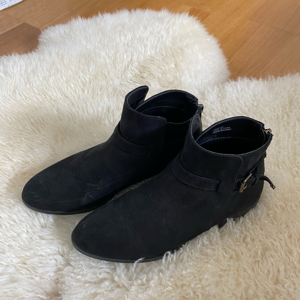 Black boots with buckle and zipper on back